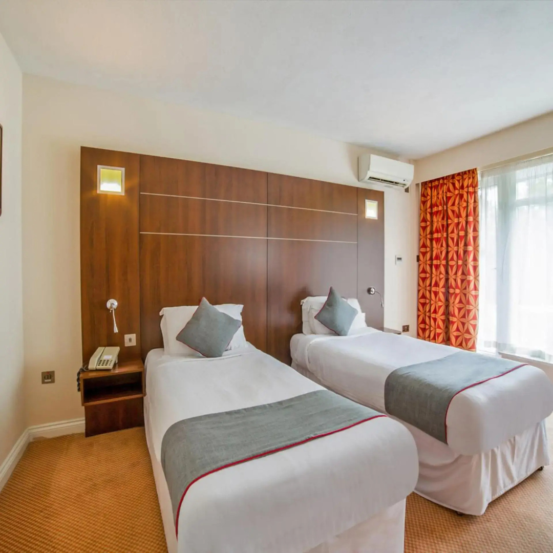 Photo - OYO The Bridge House Hotel