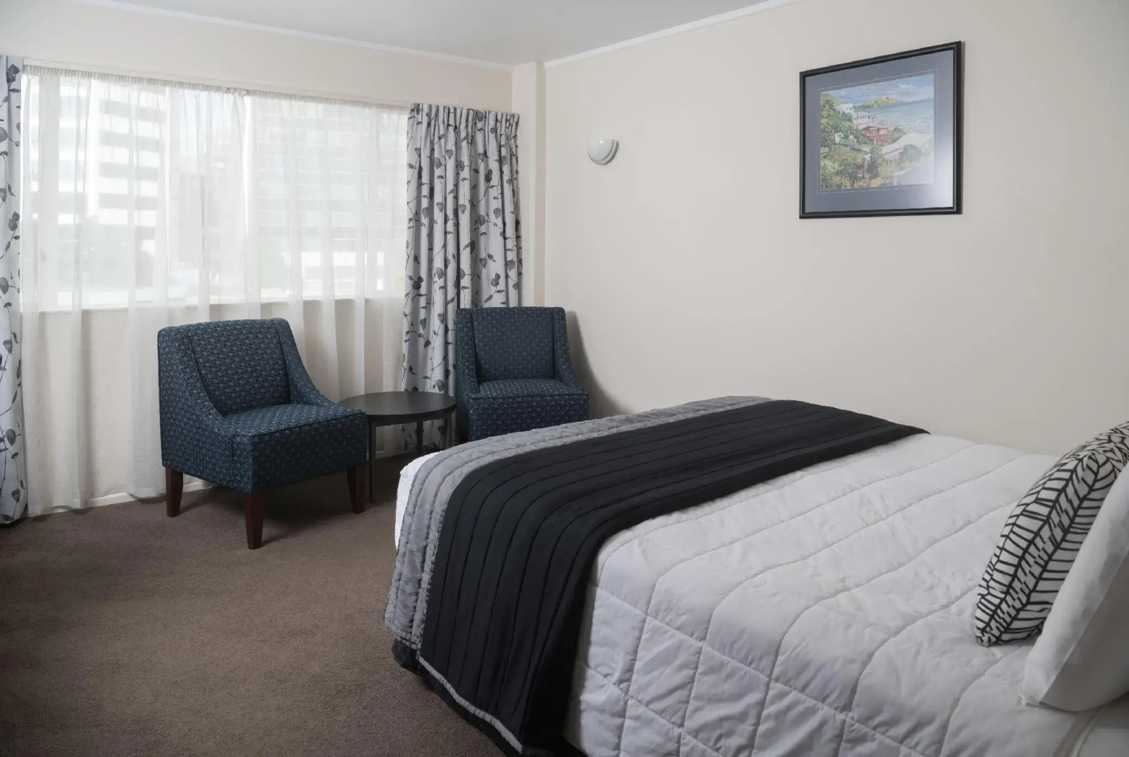 Photo - West Plaza Hotel