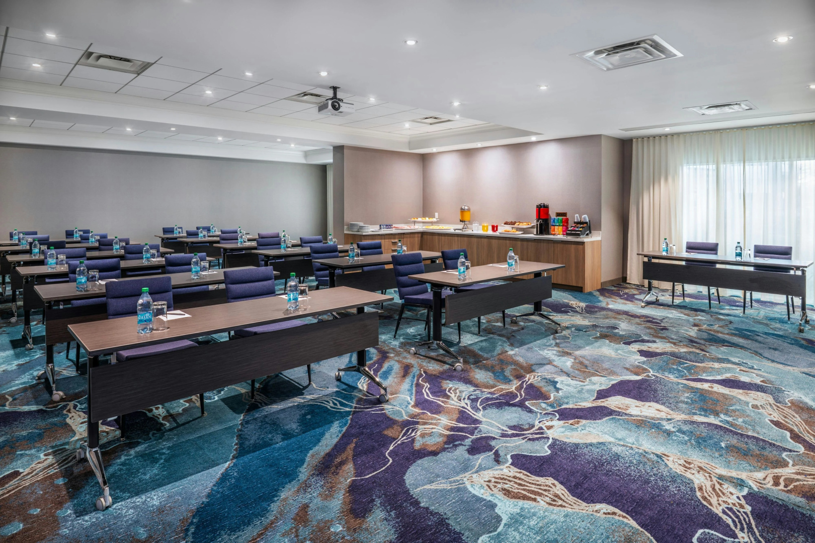 Photo - Courtyard by Marriott Toronto Airport