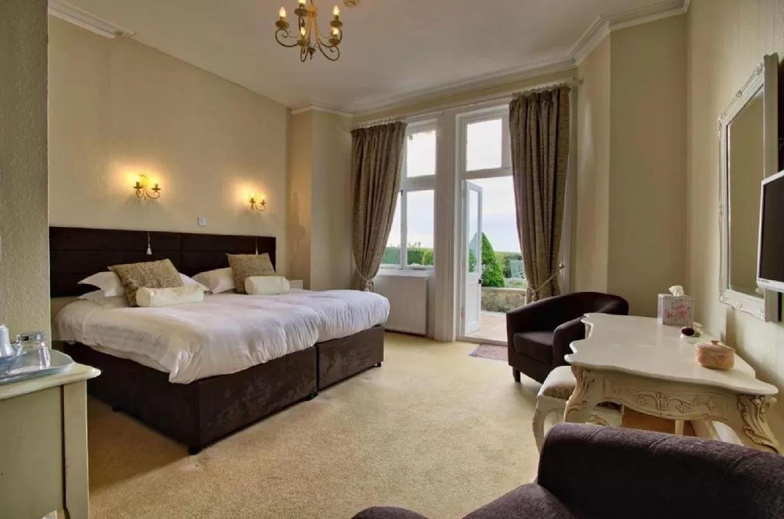 The Leconfield Hotel