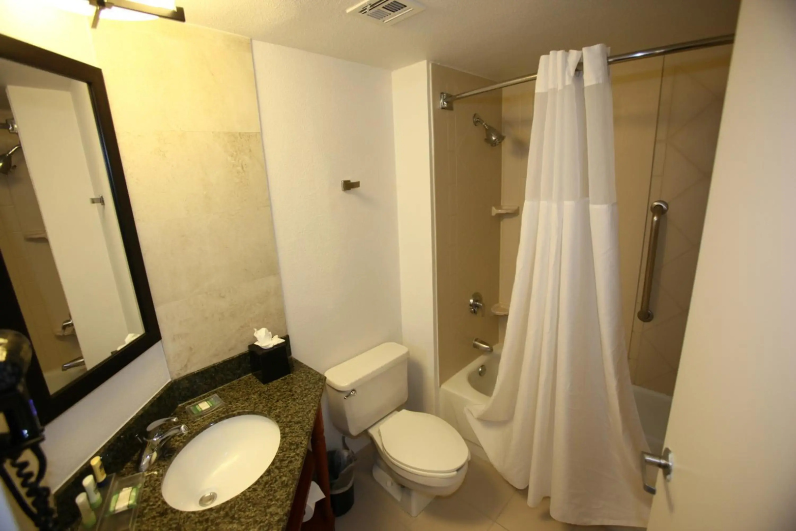 Photo - GreenTree Inn & Suites Phoenix Sky Harbor