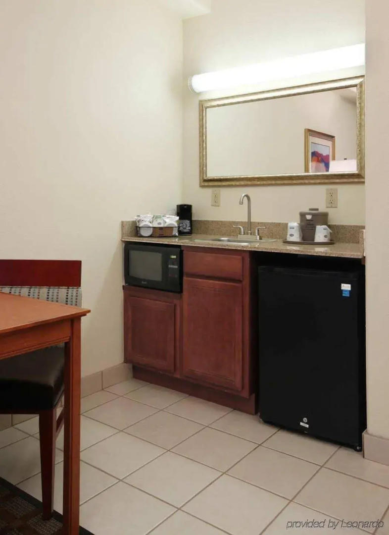 Photo - Hampton Inn & Suites Ontario