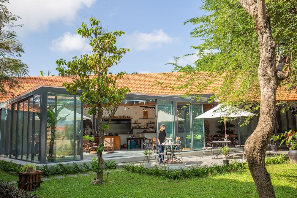 Photo - Tra Que Mansion