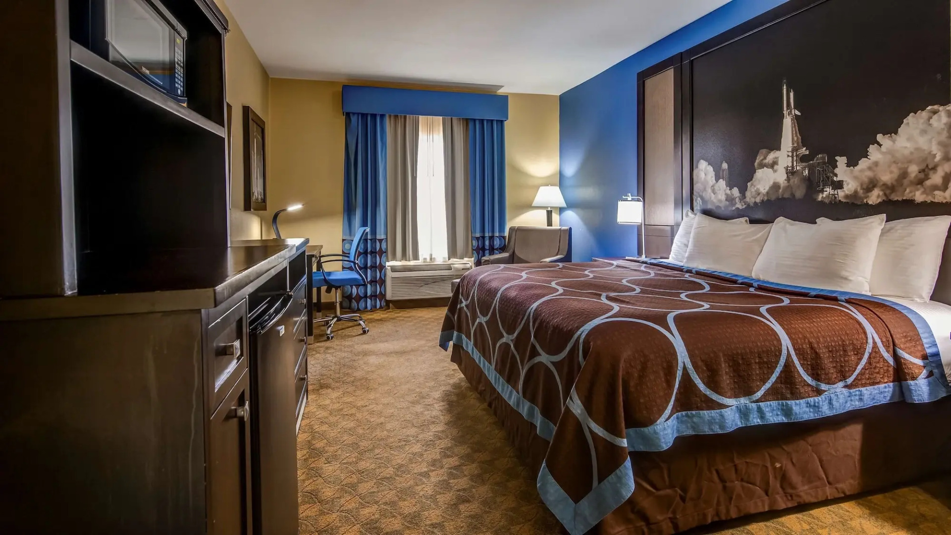 Photo - SureStay Plus Hotel by Best Western Alvin