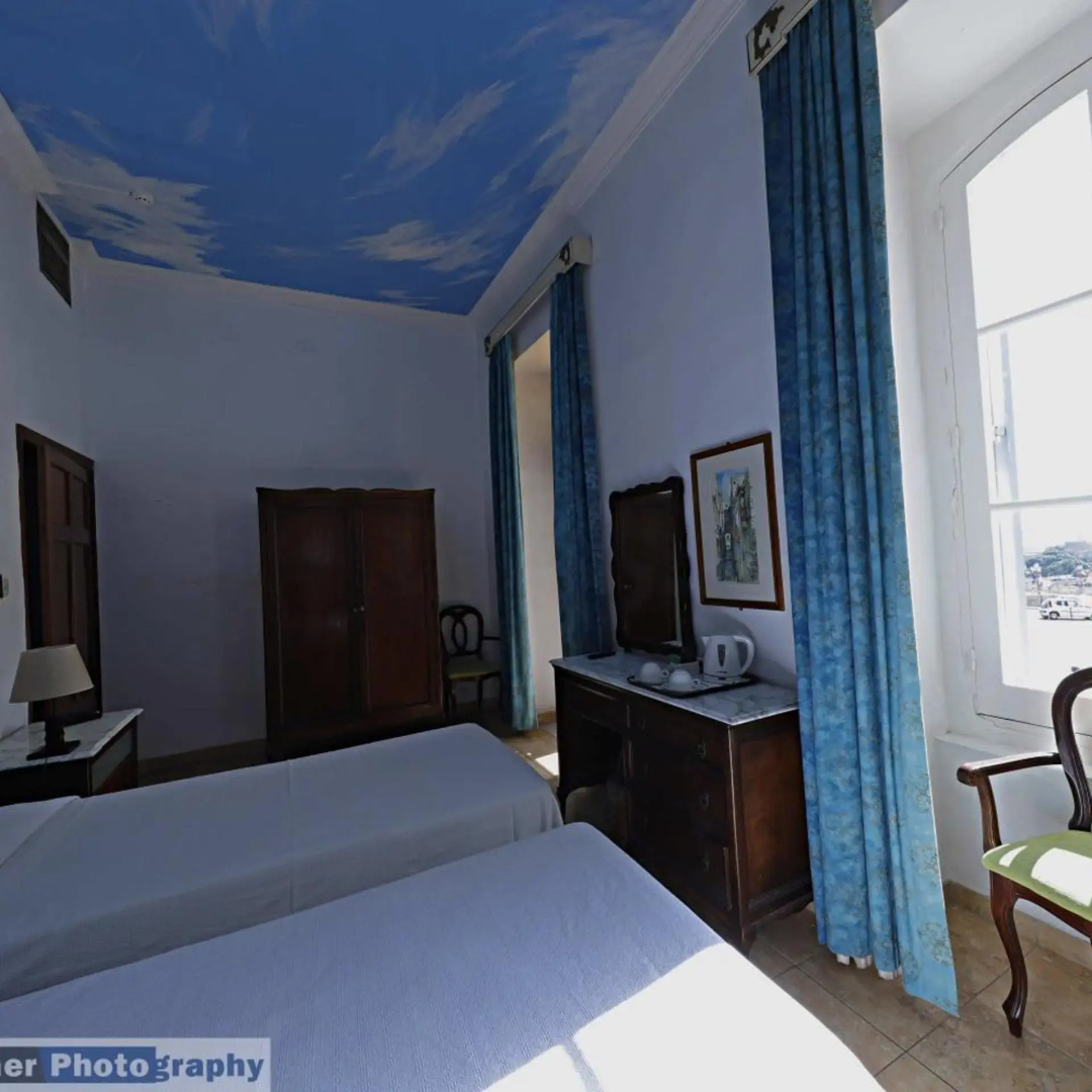 Photo - Hotel Castille