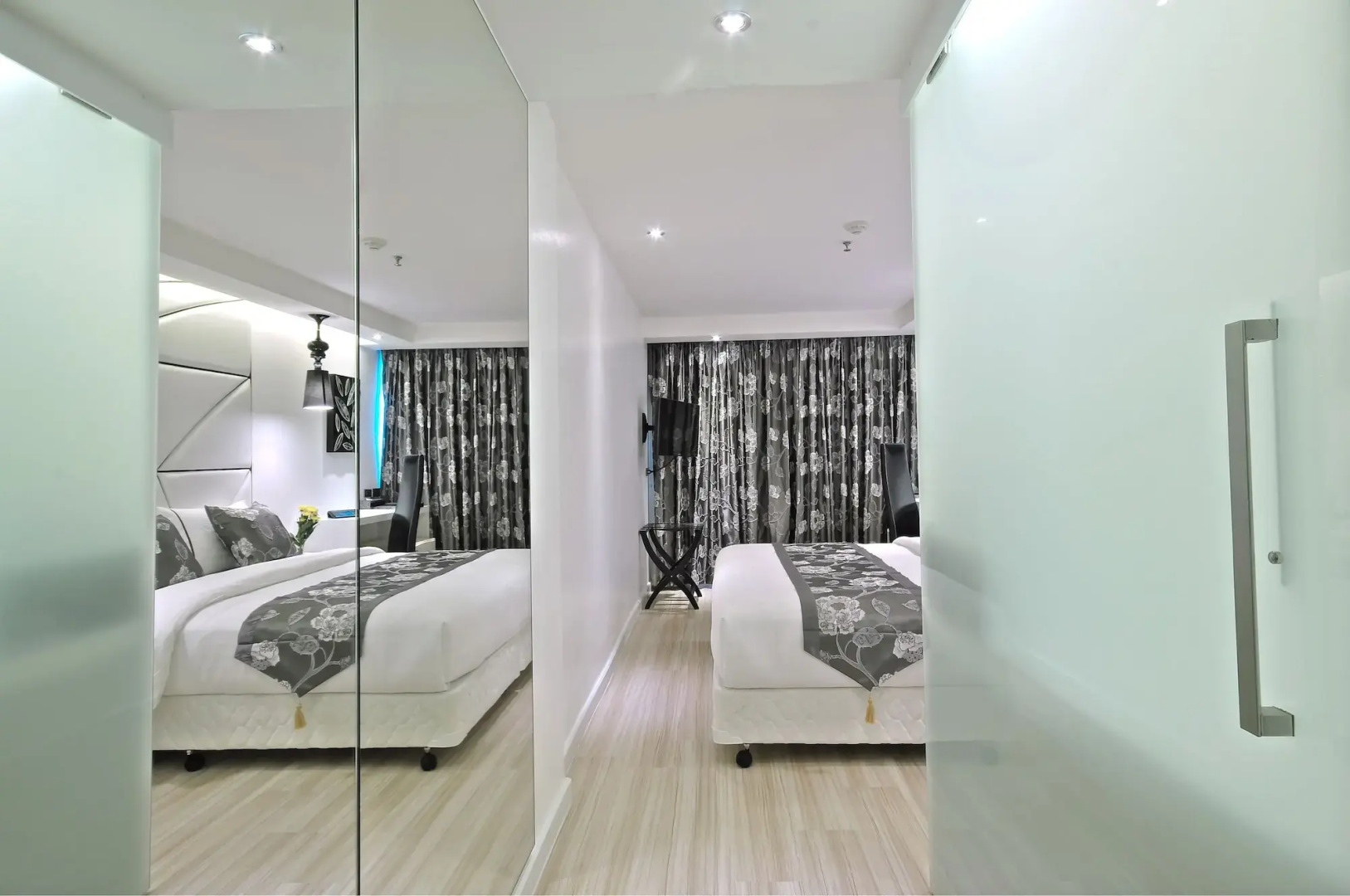 Photo - Sukhumvit Suites Hotel