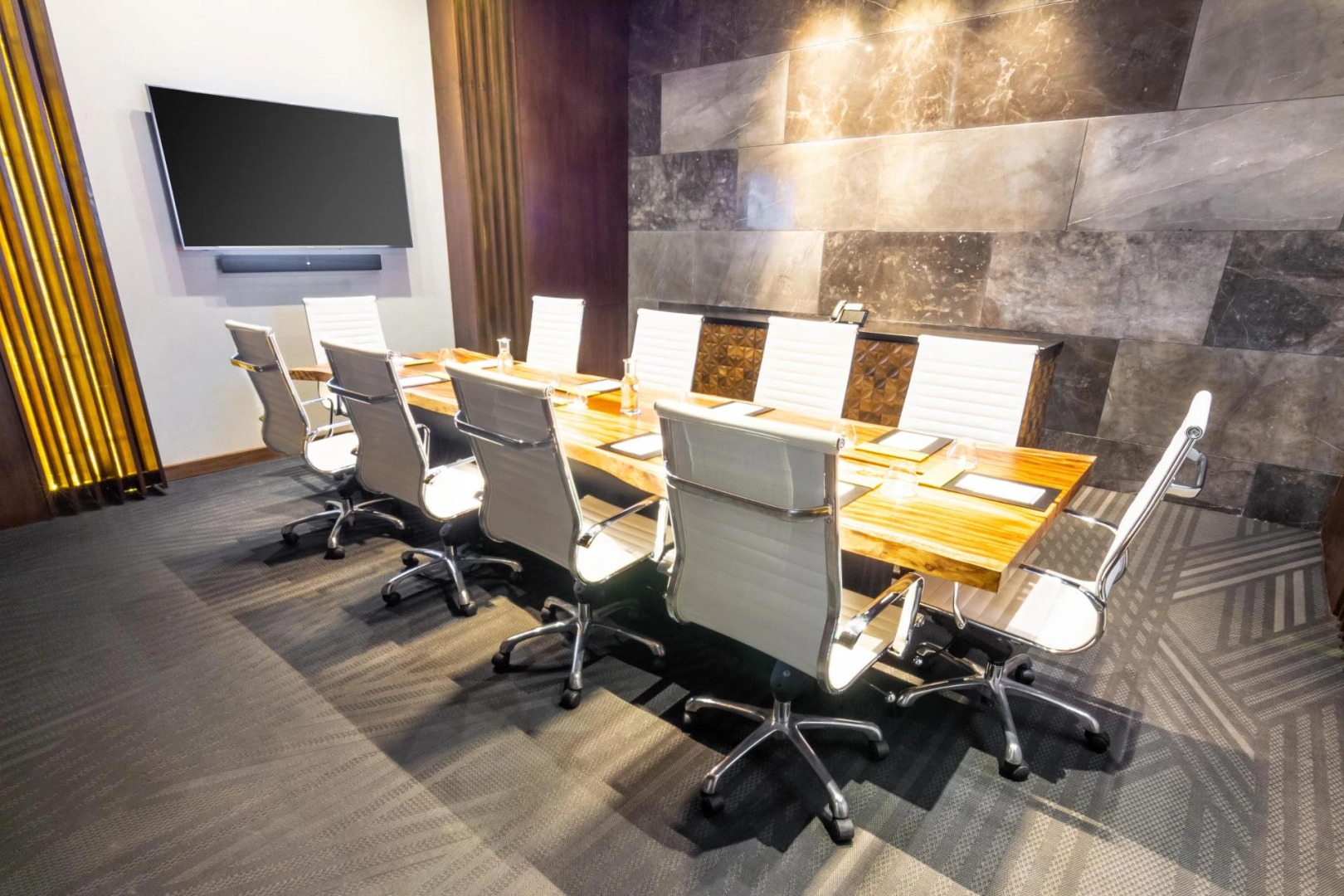 Photo - The Fives Downtown Hotel & Residences, Curio Collection by Hilton