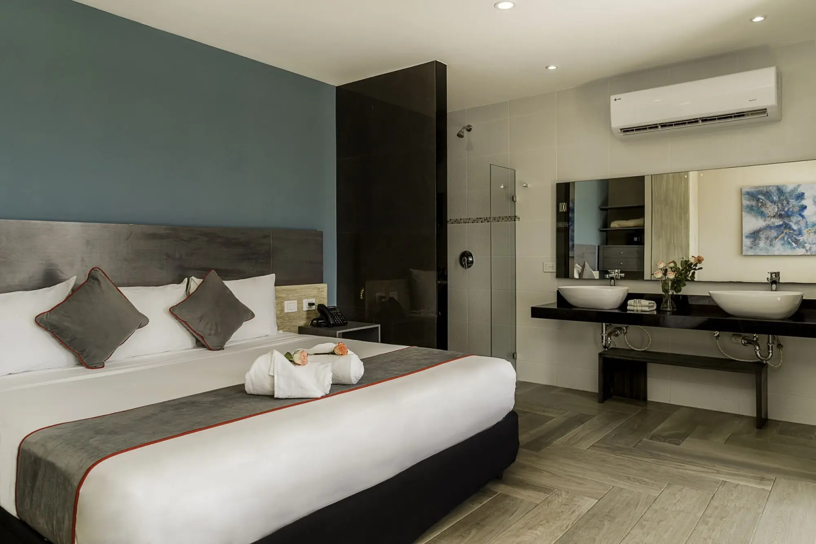 Photo - Illusion Xpress I Attraction Hotel Deluxe