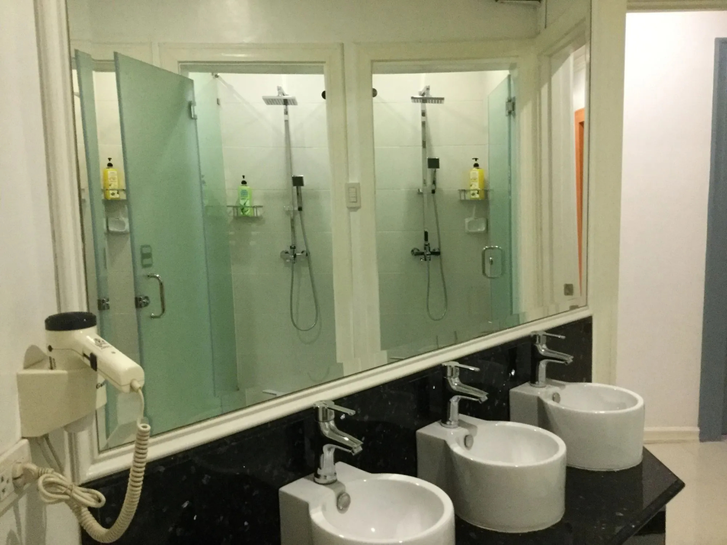 Foto - Townhouse OAK Makati Manila Near PNR Pasay Evangelista formerly VIP Suites