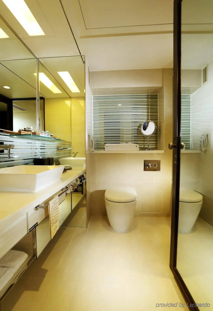 Photo - Regal Oriental Hotel