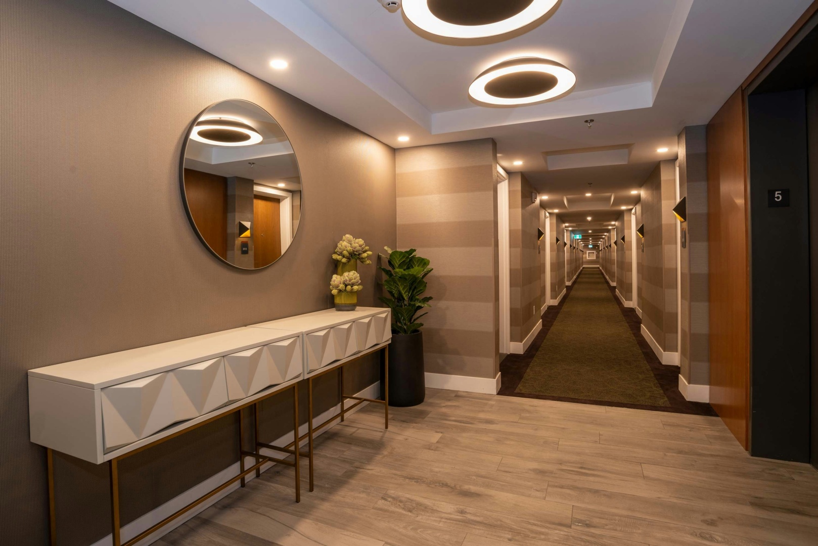 Photo - Sandman Hotel Hamilton