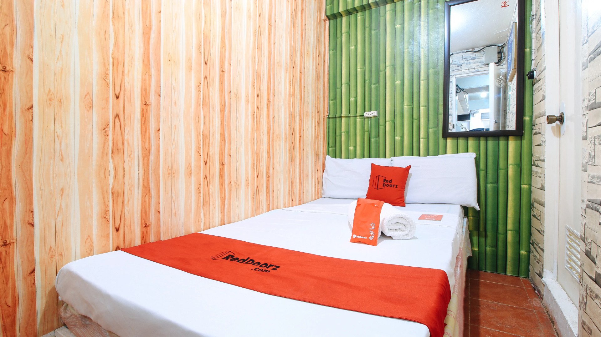 Photo - RedDoorz near OWWA Pasay