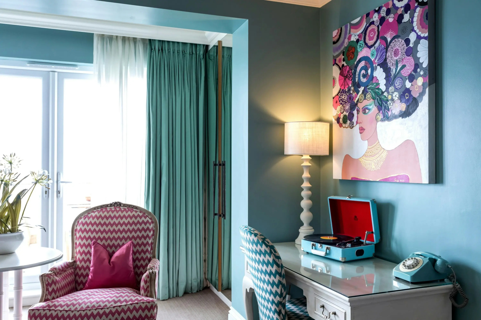 Photo - Roslin Beach Hotel