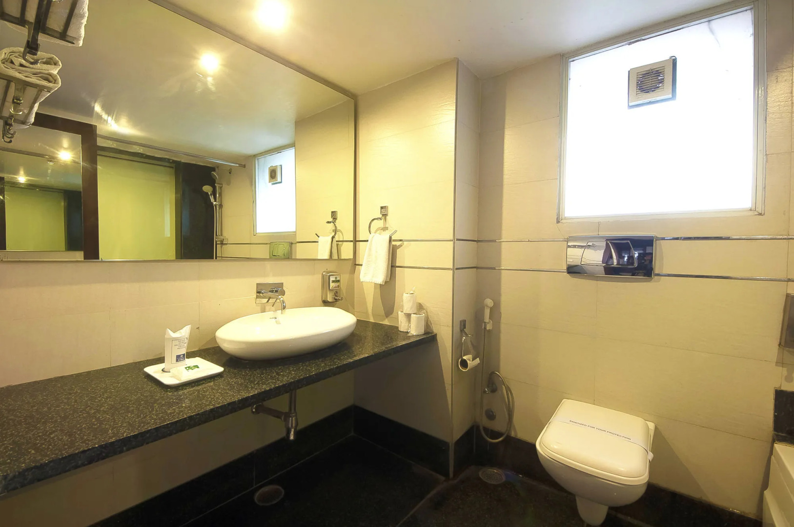 Photo - Hotel Le Roi Near New Delhi Railway Station