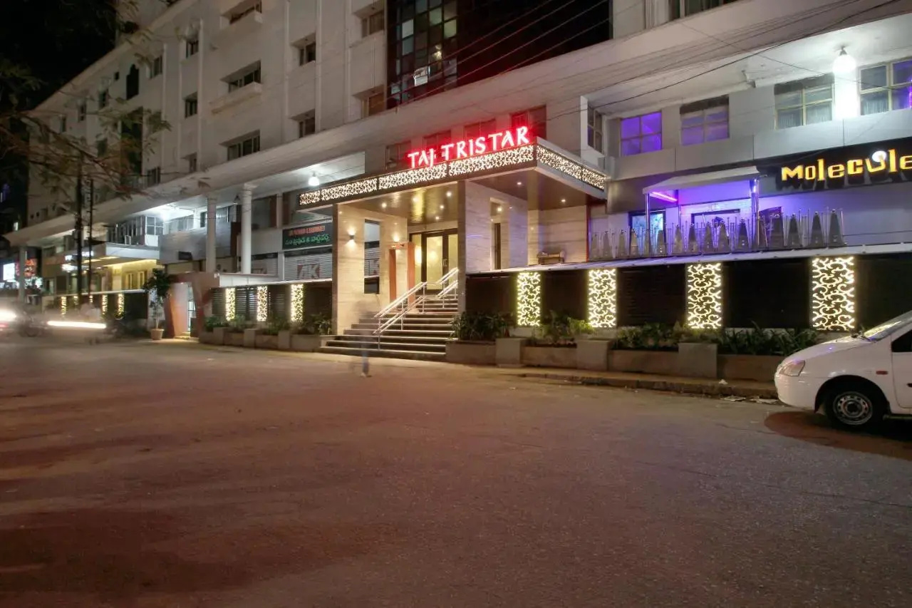Foto - Taj Tristar