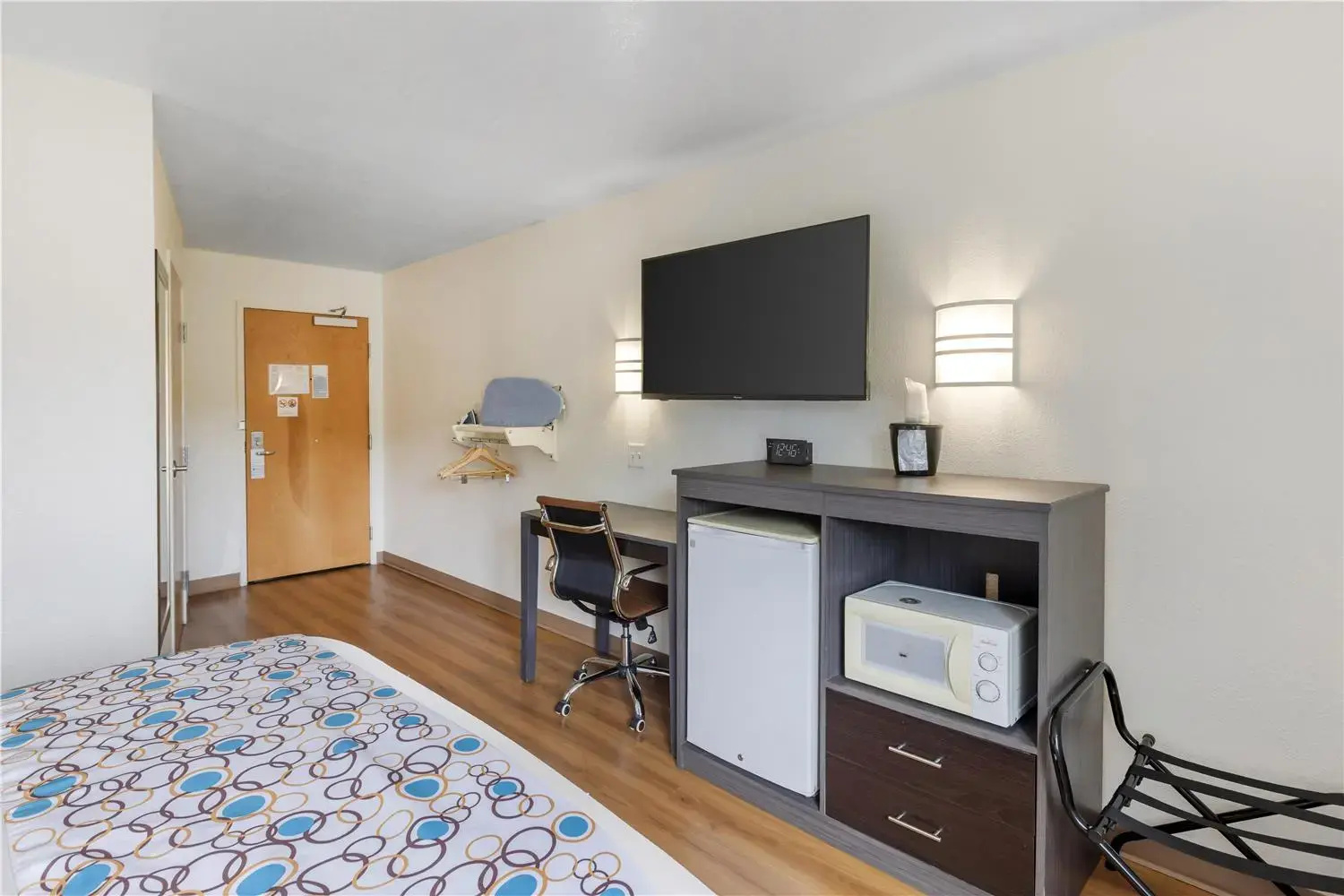 Photo - SureStay Plus By Best Western Niagara Falls East