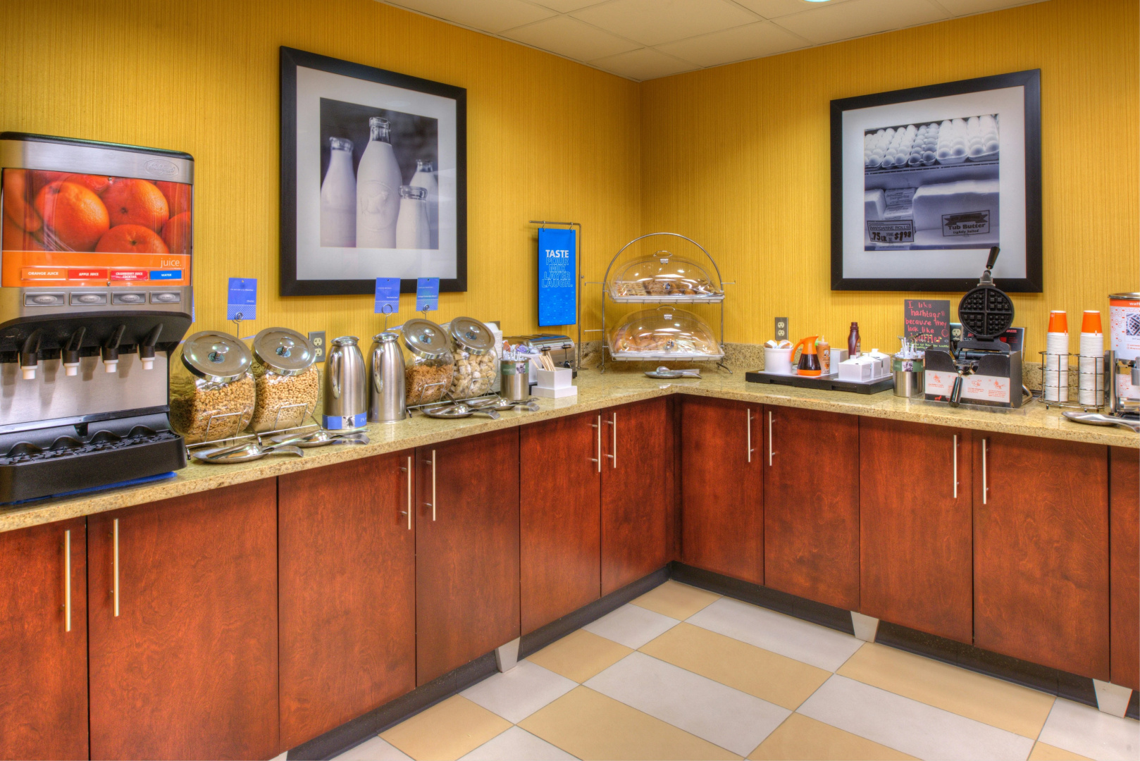Photo - Hampton Inn & Suites Ontario