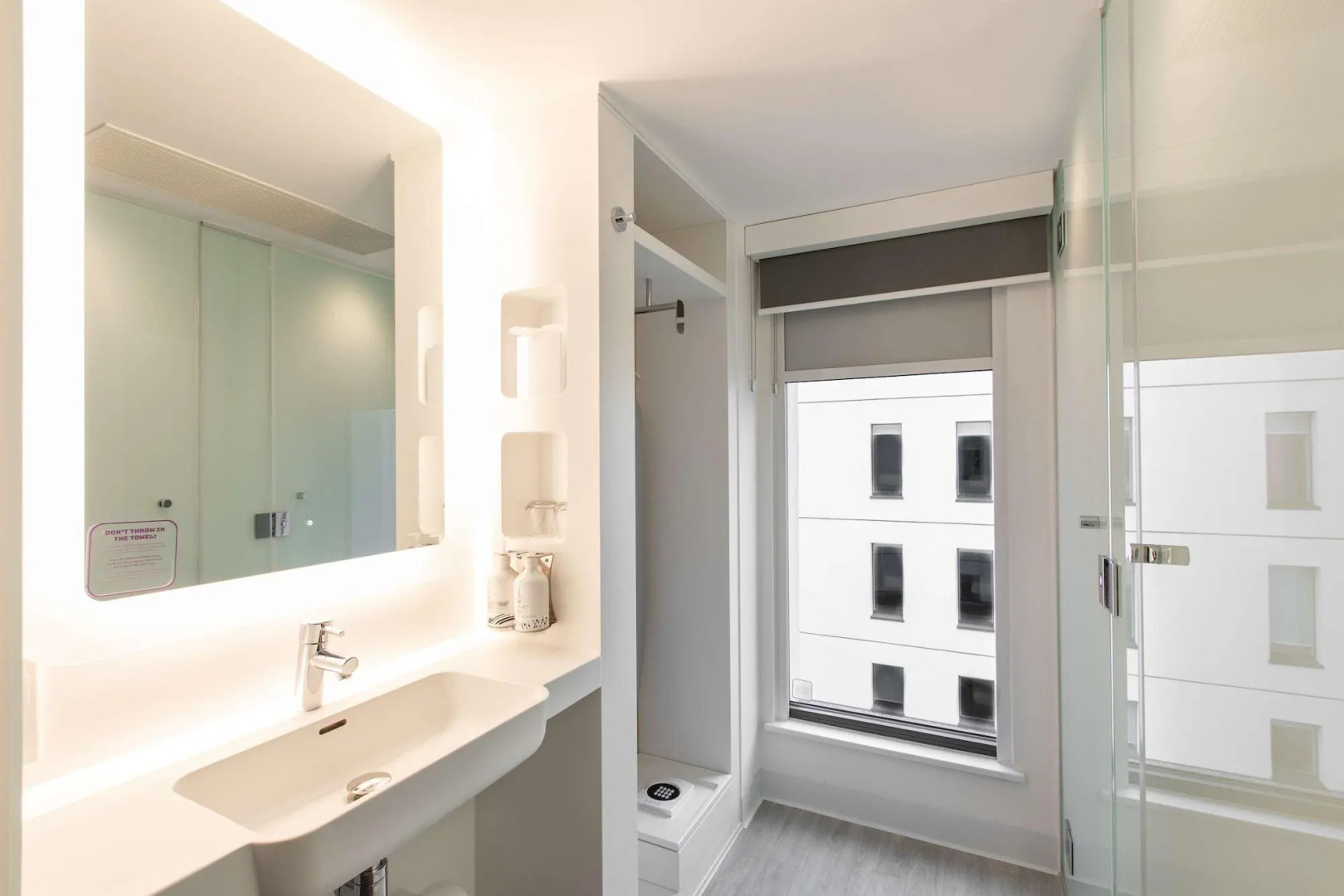 Photo - YOTEL Edinburgh