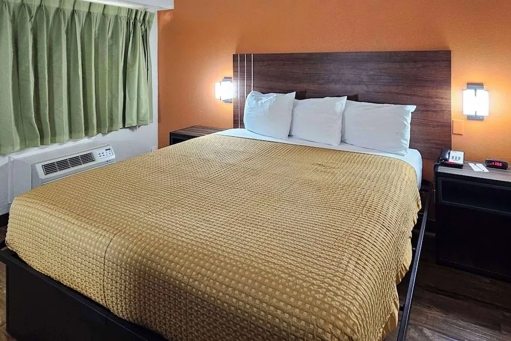 Photo - Econo Lodge Charlotte Airport