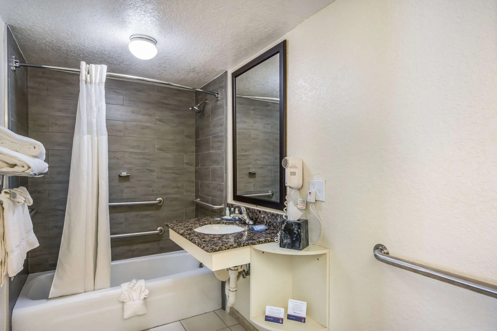 Photo - Clarion Inn & Suites Central Clearwater Beach