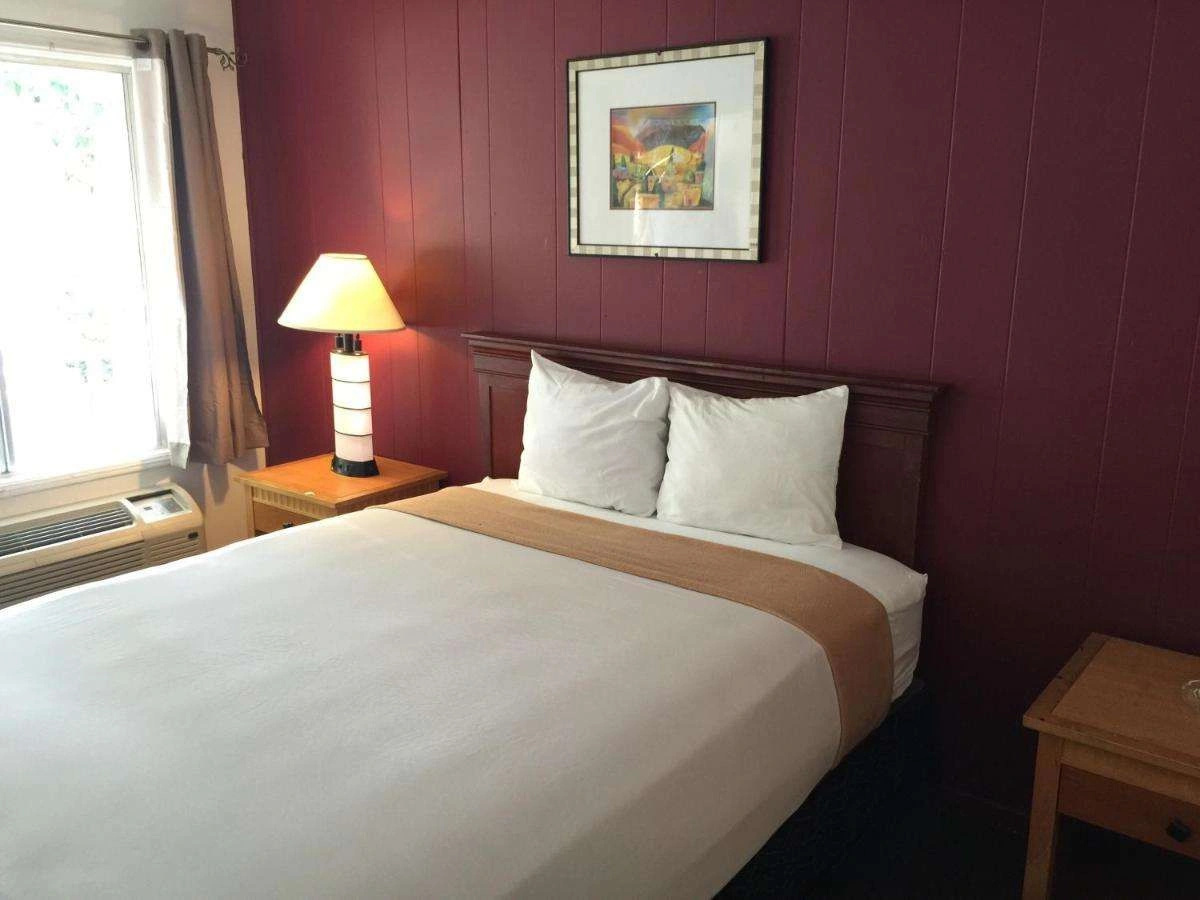 Photo - Holiday Lodge