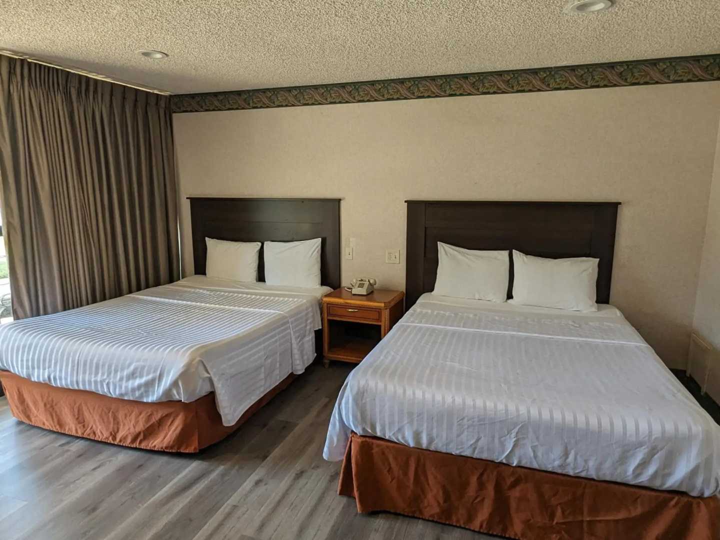 Photo - Valley Inn