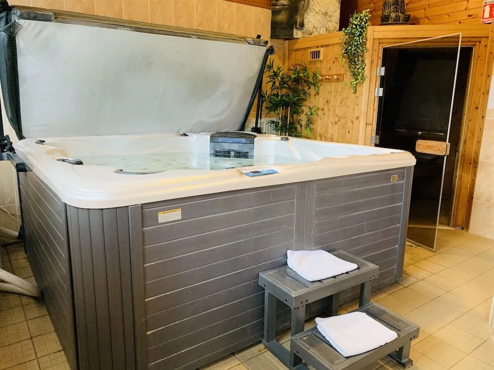 Foto - Contact hôtel - Hôtel Les Bleuets & SPA