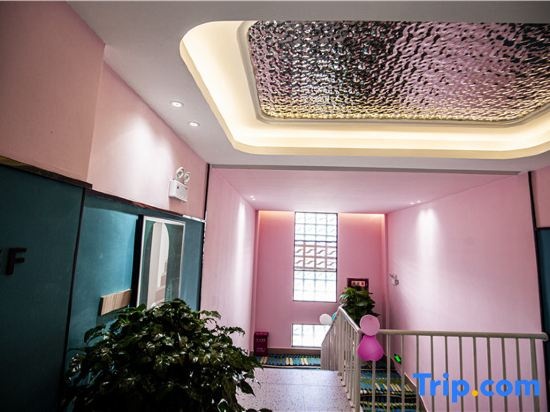 CLOUDS Hotel (Wenxing Building Tengchong)