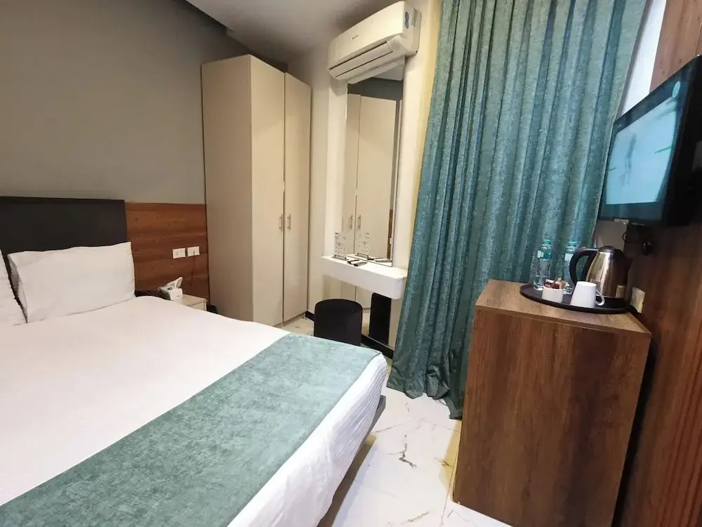 Photo - Museum Plaza