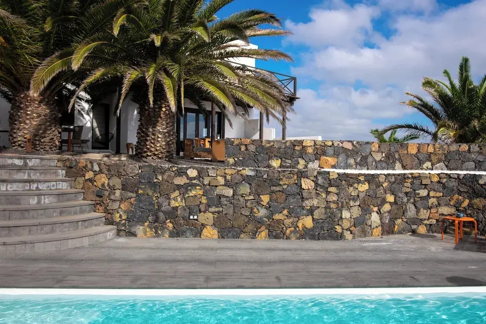 Photo - Villa by the Sea