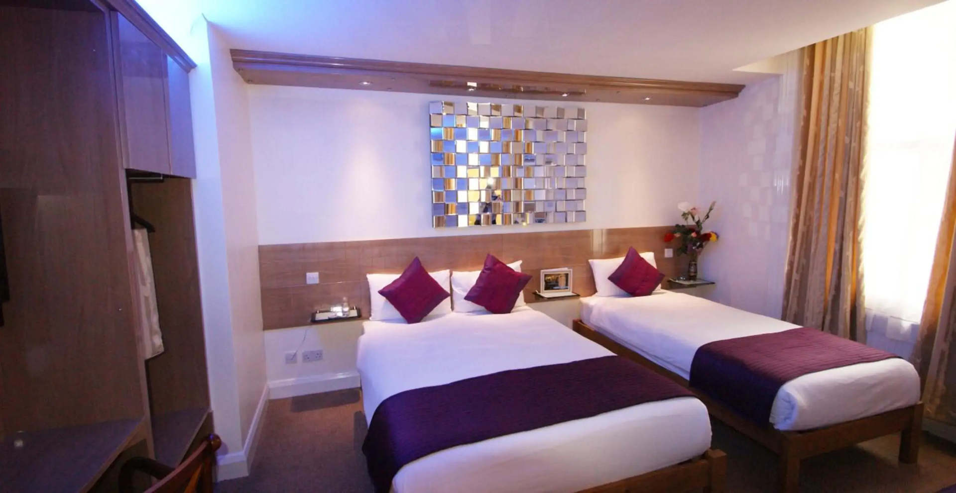 Photo - Westpoint Hotel