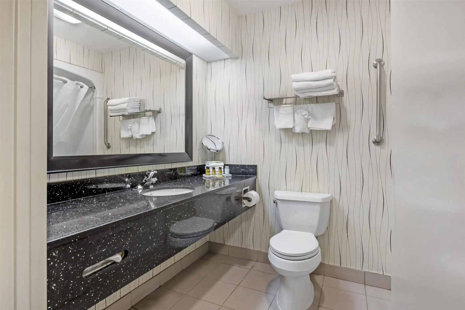 Photo - Best Western Plus Travel Hotel Toronto Airport