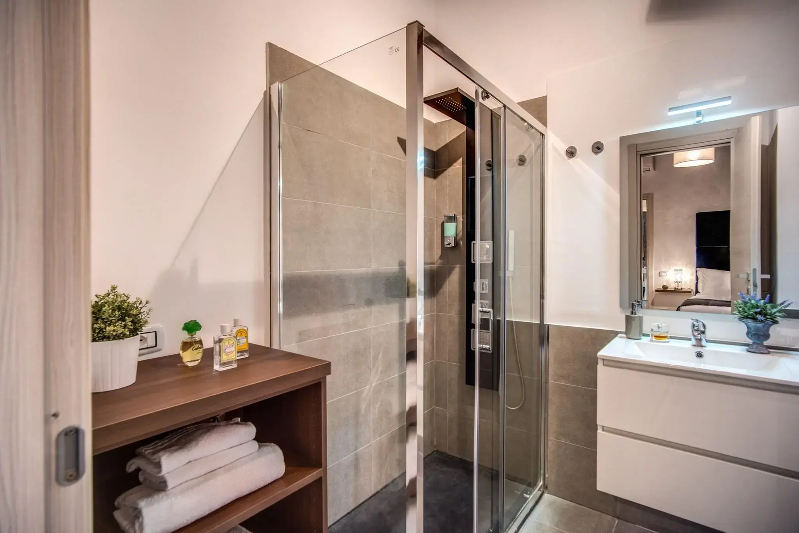 Photo - Tritone Top House