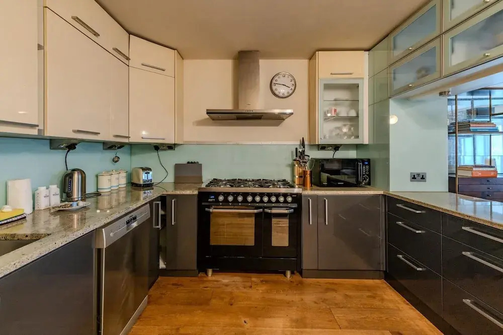 Photo - Beautiful Three Bedroom House in West London