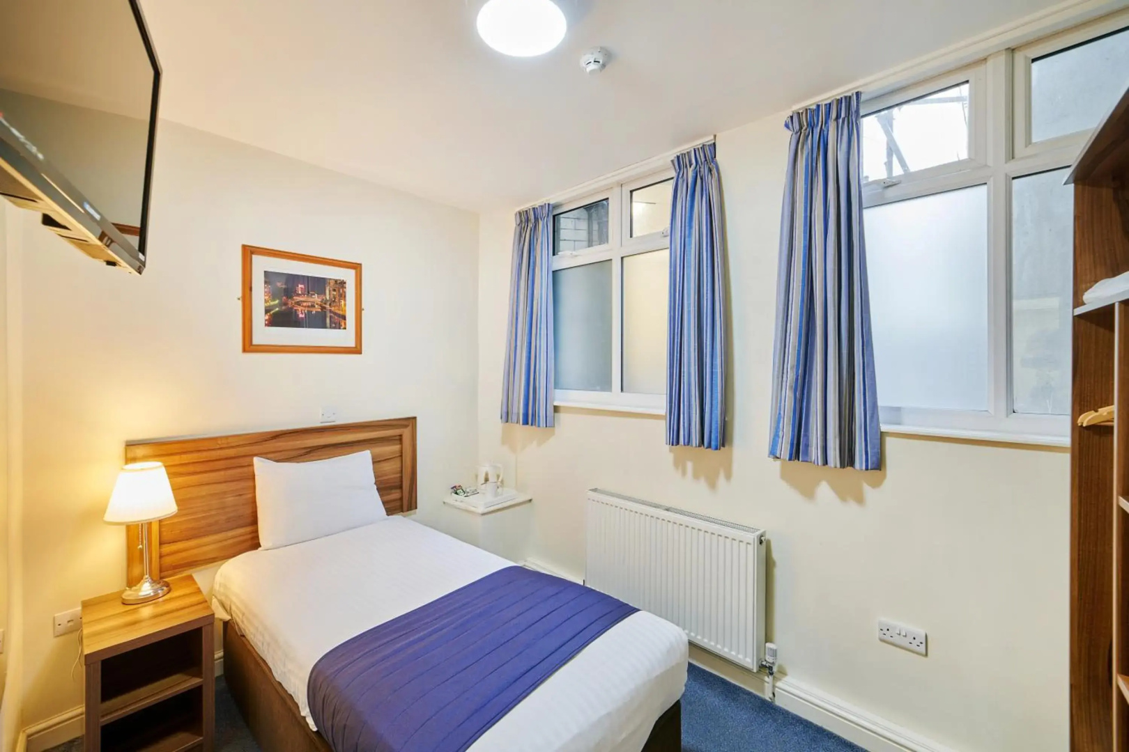 Photo - Discovery Inn - Leeds