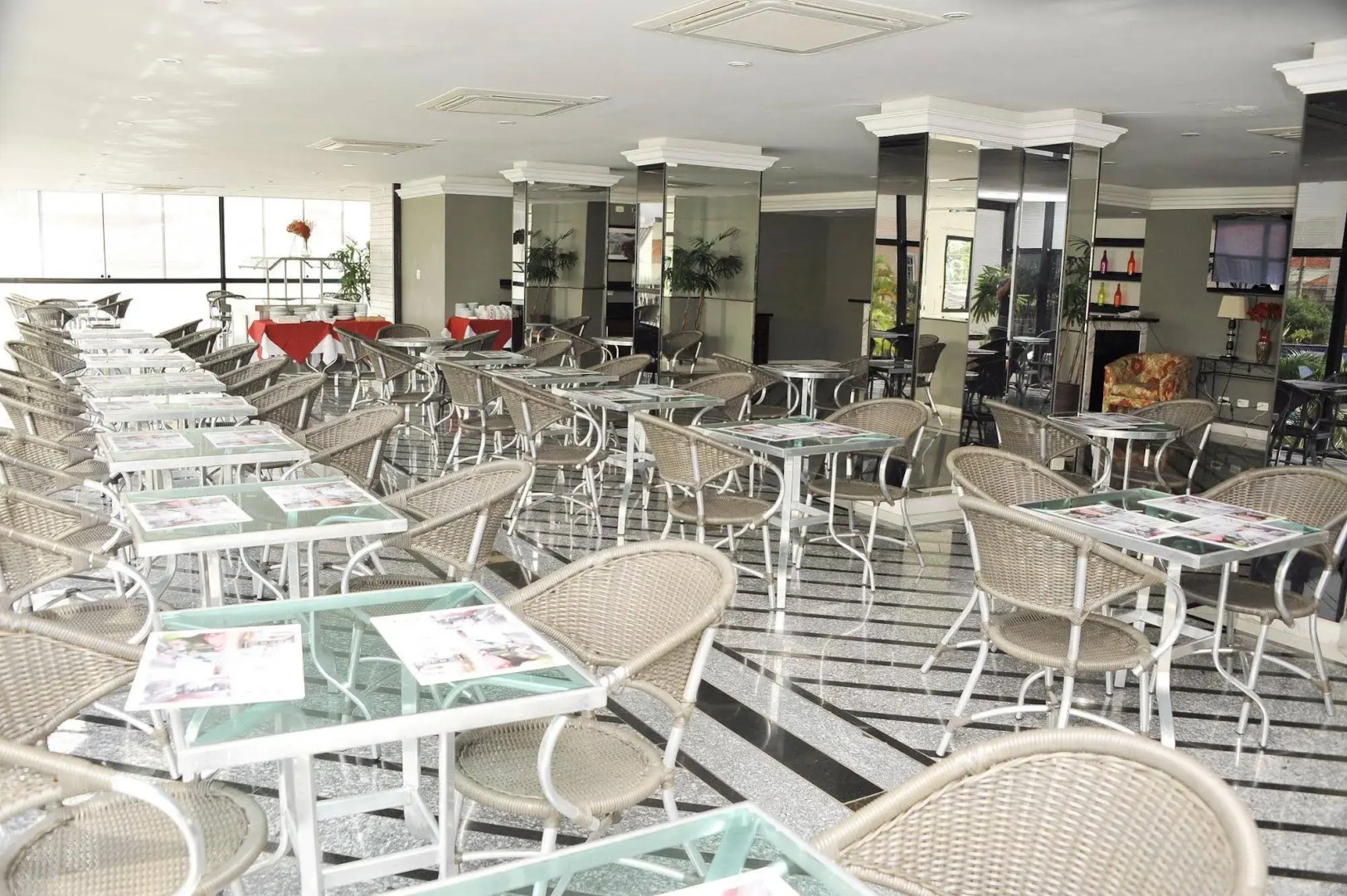 Foto - Plaza Inn Small Town Flat