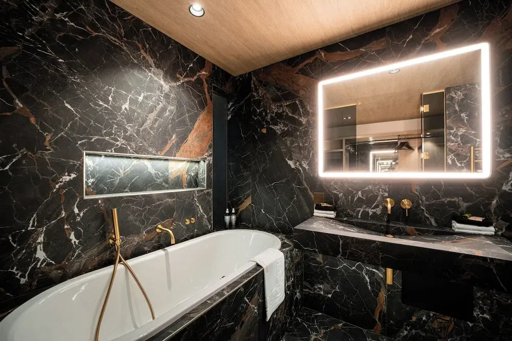 Photo - No.4 Carlton Hotel