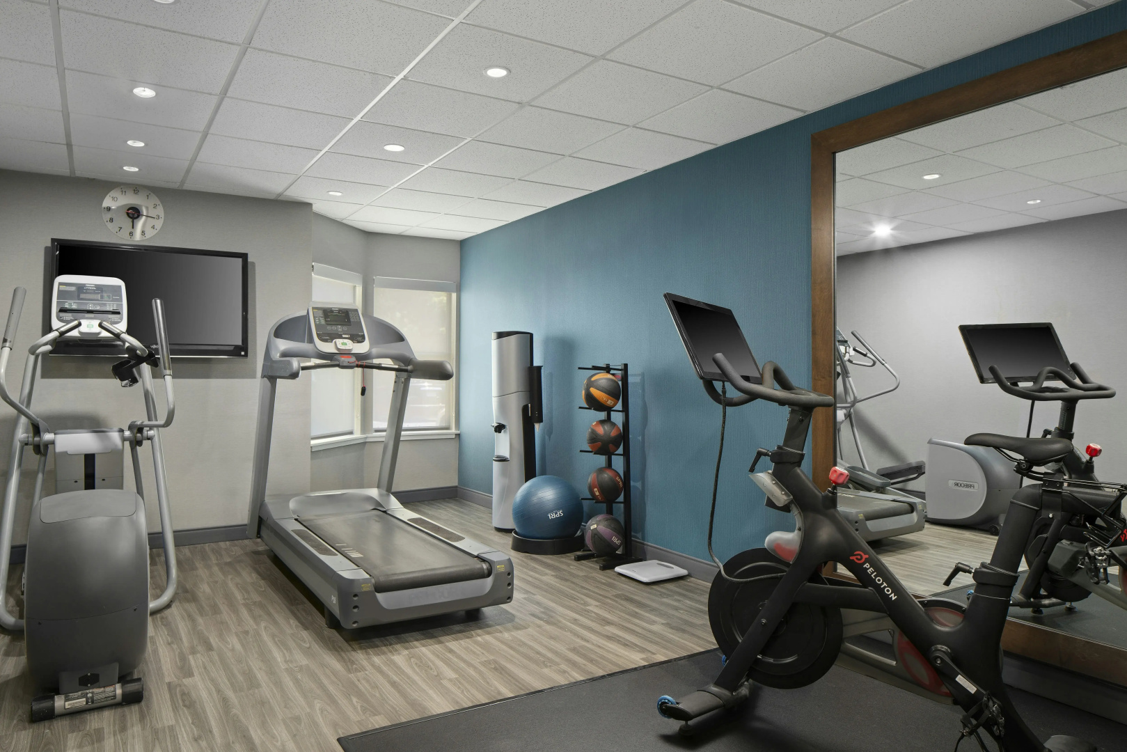 Photo - Hampton Inn & Suites Newport News (Oyster Point)