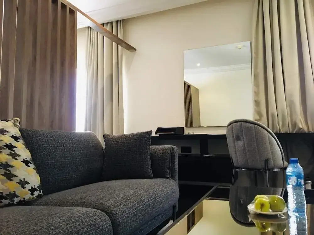 T E L E By Summerset Continental Hotel