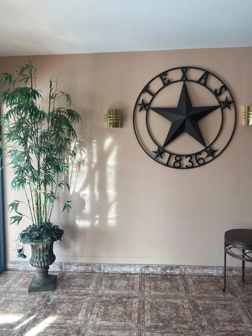 Foto - Tropicana Inn and Suites