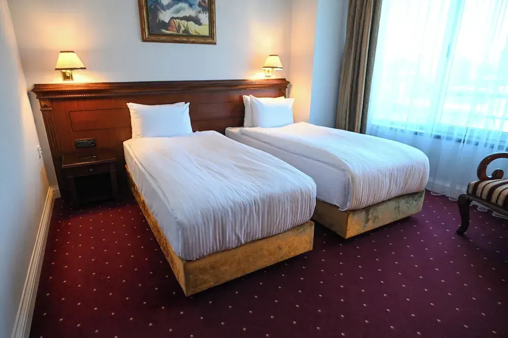 Photo - Stone Bridge Hotel