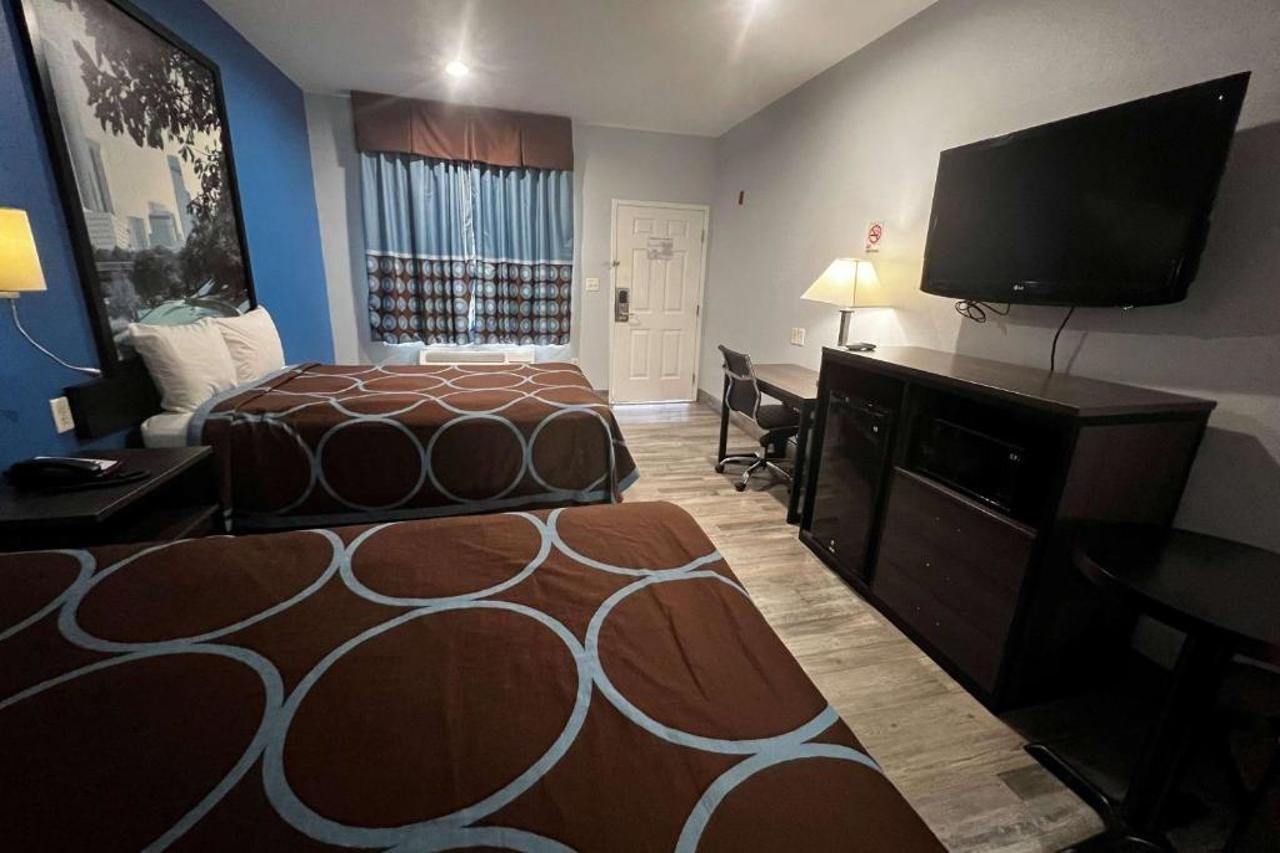 Photo - Super 8 by Wyndham Houston North I-45