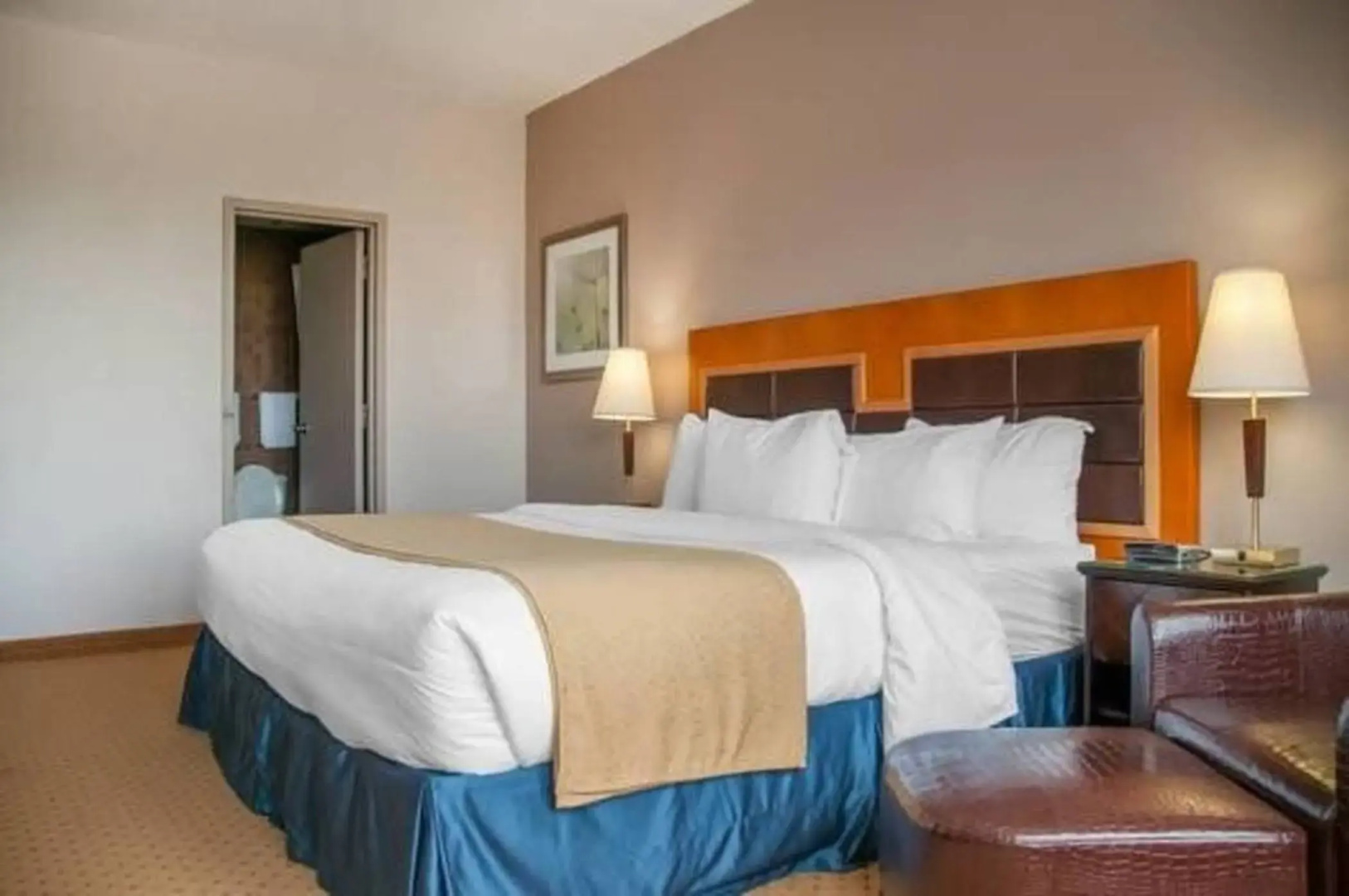 Foto - Empire Suites