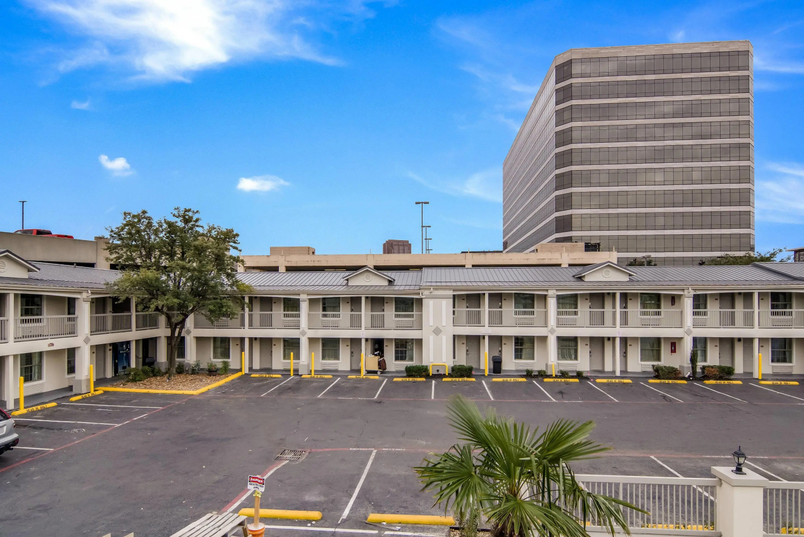 Photo - Quality Inn & Suites Dallas - Cityplace