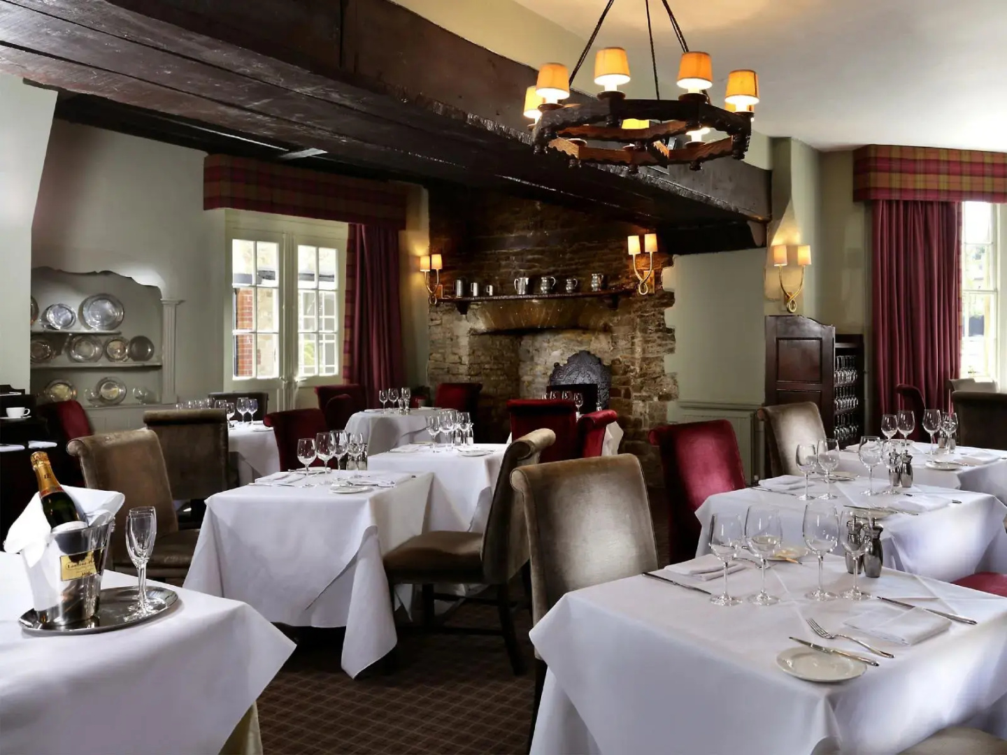 Photo - Macdonald Bear Hotel