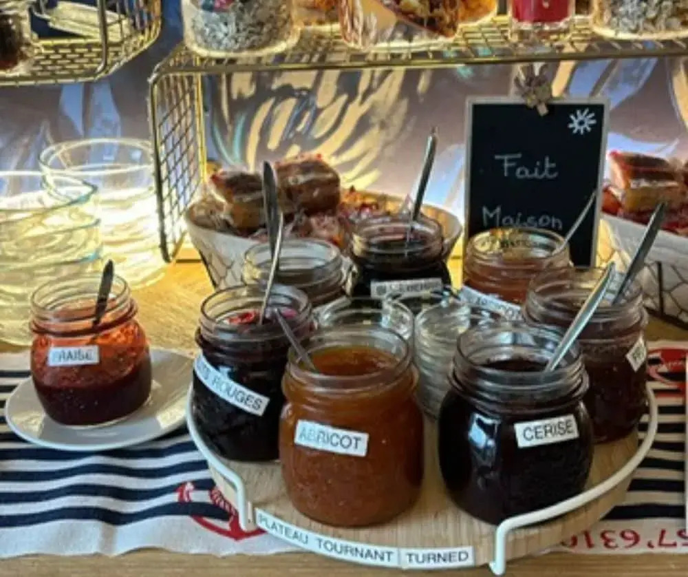 Foto - Contact hôtel - Hôtel Les Bleuets & SPA