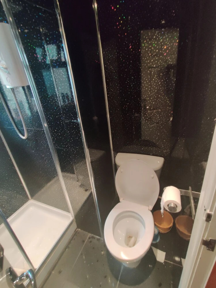 Foto - White's Row Resident