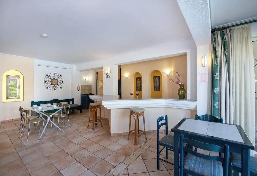 Photo - Castle Suites Hotel