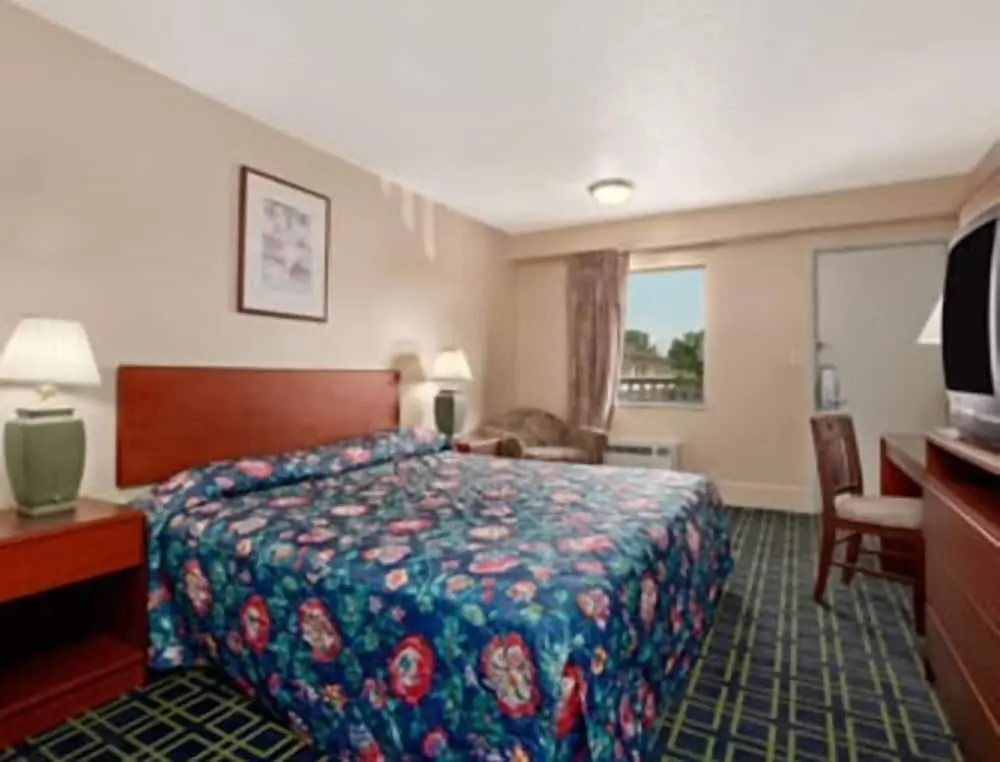 Photo - Hilltop Inn