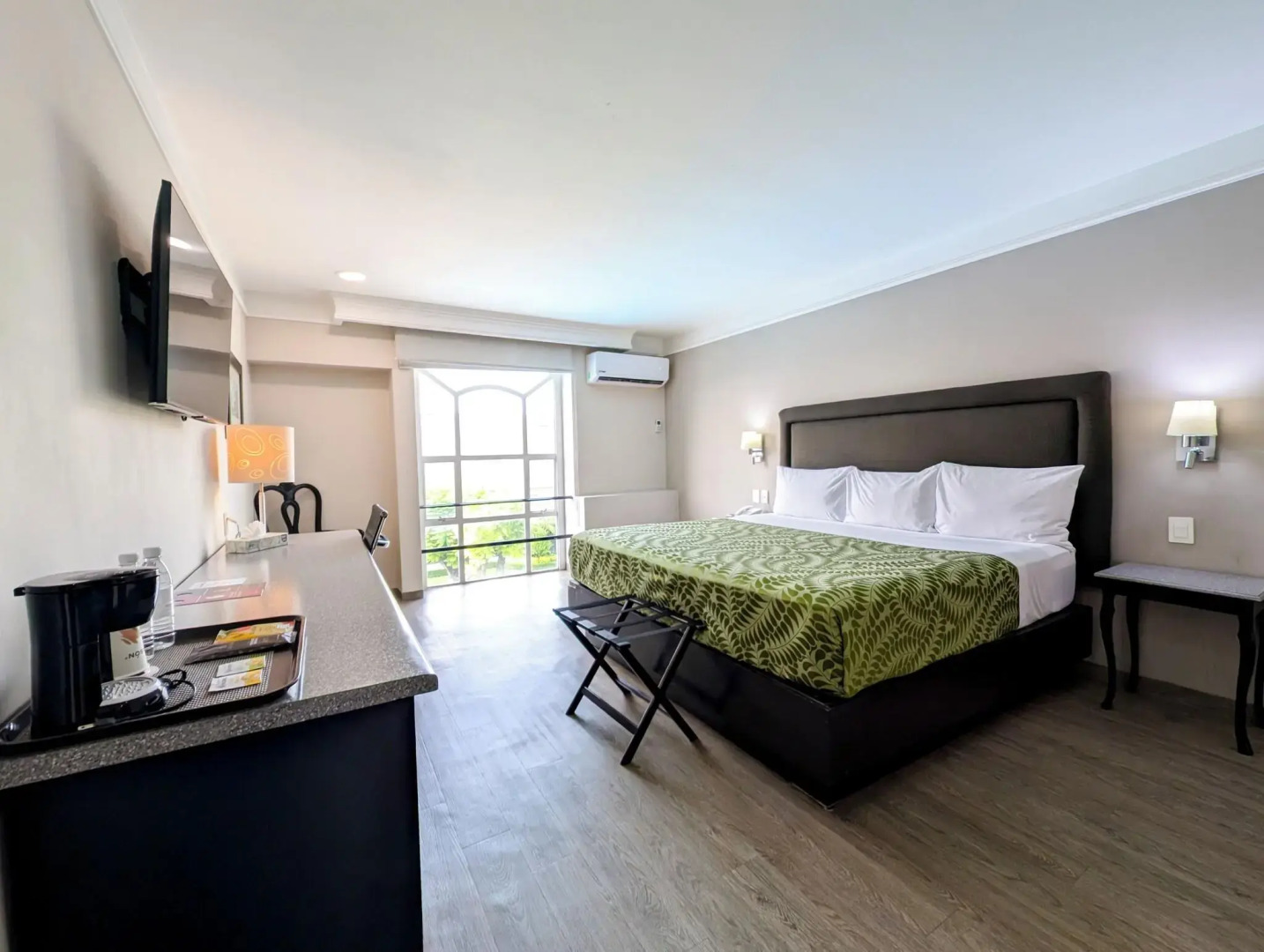 Photo - Plaza Camelinas Hotel